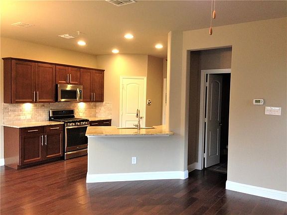 5th image of 2545 Jackson Dr