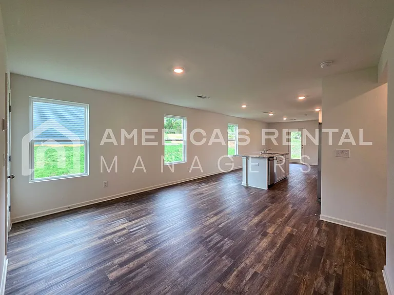 4325 Henry Rd — Photo 11