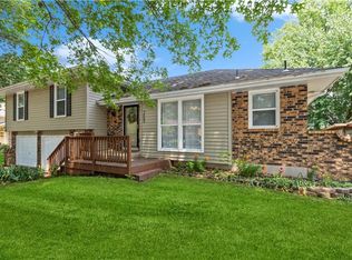 7602 E 126th St, Grandview, MO 64030