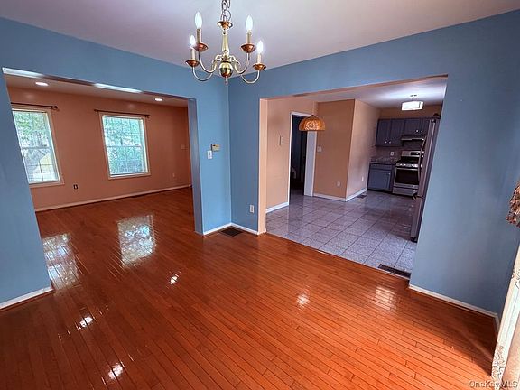 3rd image of 7 Pond St