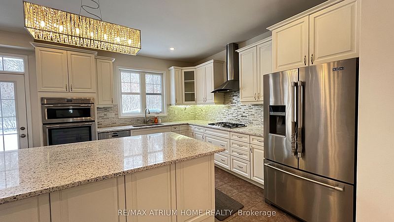 Kitchener House for rent - 6 Bedrooms in Kitchener