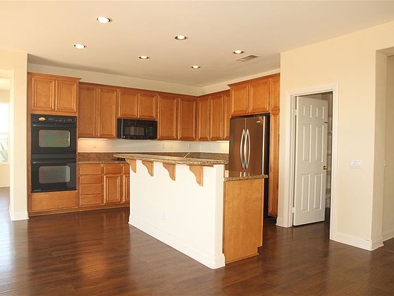 4th image of Sea Island Pl