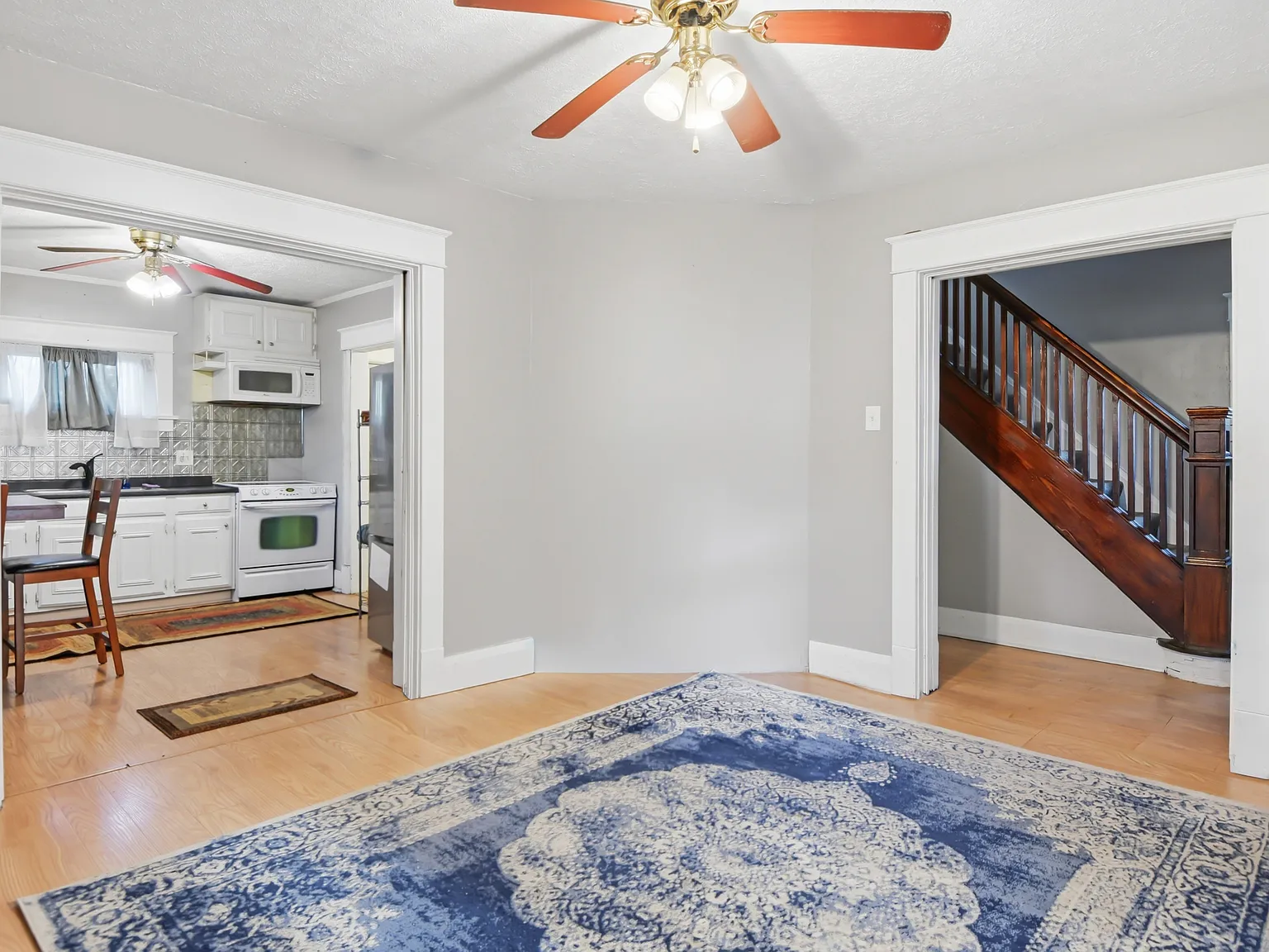 3 bed, $1,200 — Photo 2
