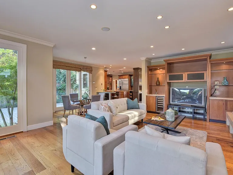 1190 Willow Glen Way — Photo 7