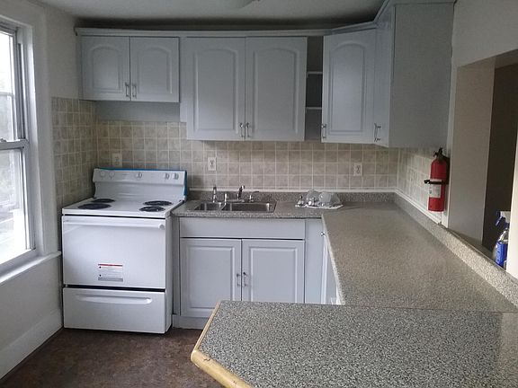 2nd image of 284 Grand St APT 3