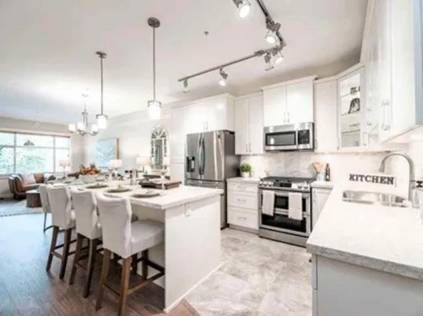 11063 Ravine Rd #616, Surrey, BC V3T 3X4