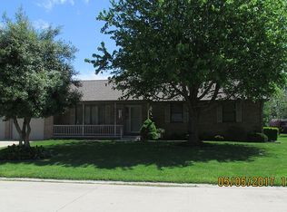 808 N Glenwood St, Effingham, IL 62401