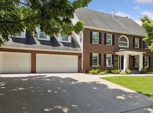 2345 Field Stone Dr, Mendota Heights, MN 55120