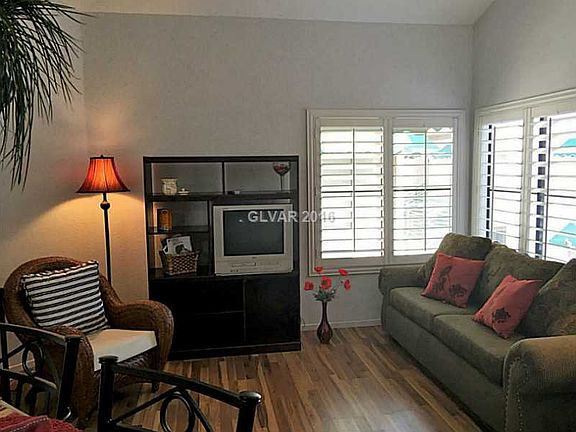 4th image of 460 Elm Dr Unit 205