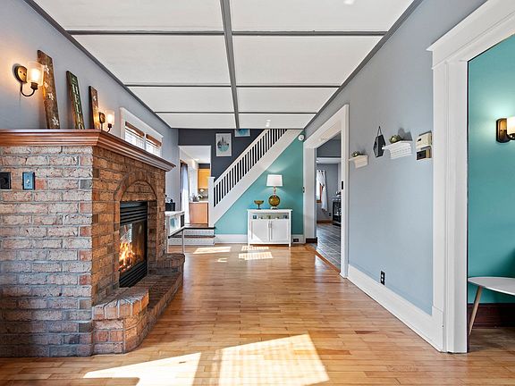 2nd image of 1525 N Clark St