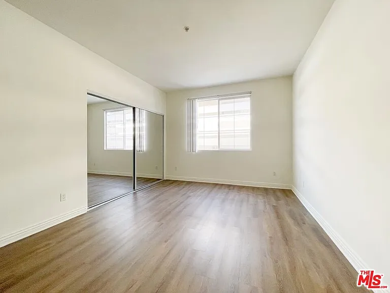 429 S Saint Andrews Pl #2 — Photo 5