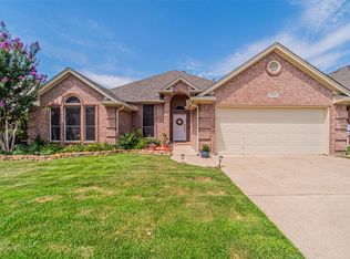 5729 Ozark Dr, Fort Worth, TX 76131