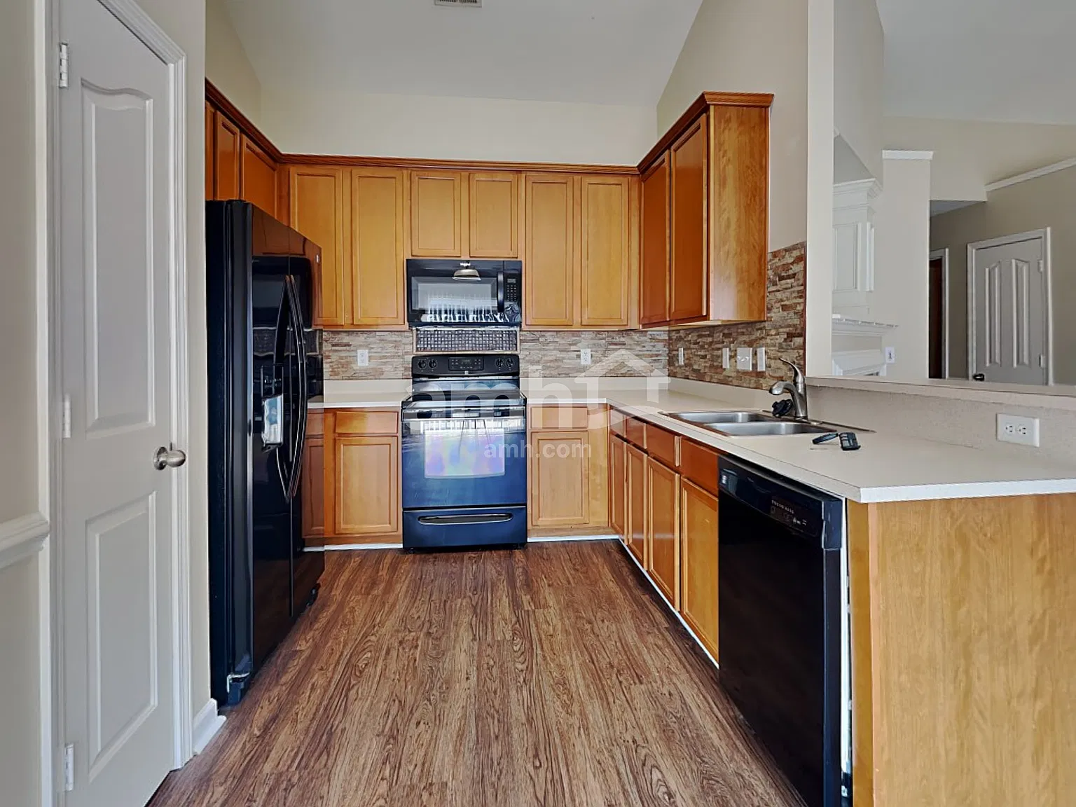 3 bed, 2.0 bath, 1620 sqft, $1,980 — Photo 3