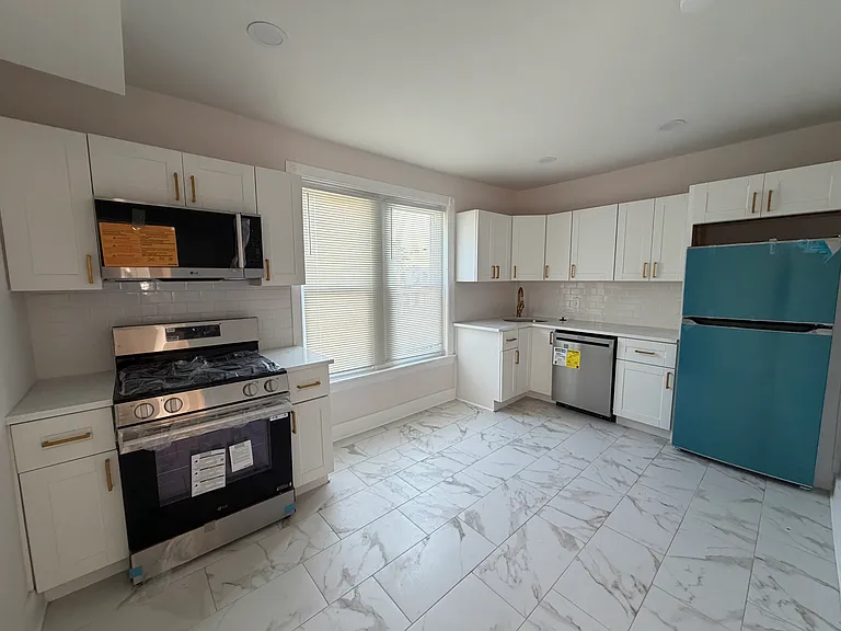 5758 Cedar Ave #2 — Photo 9