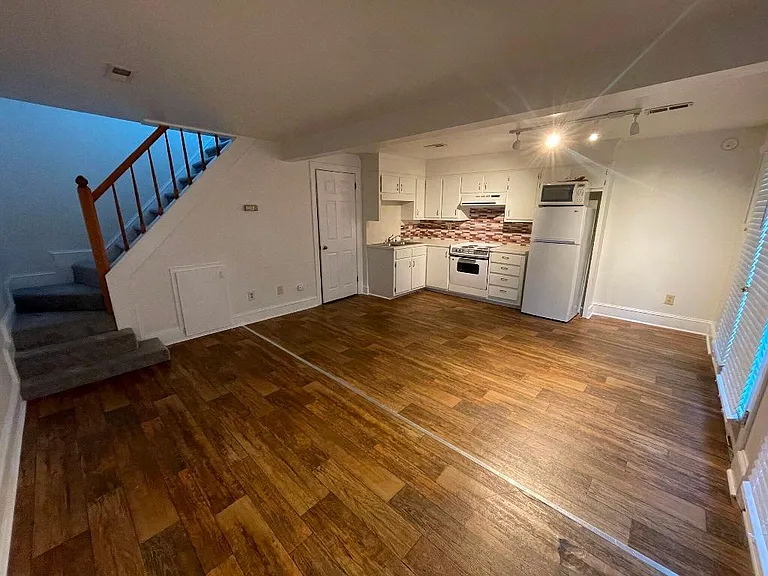 1203 E 5th St #B — Photo 4