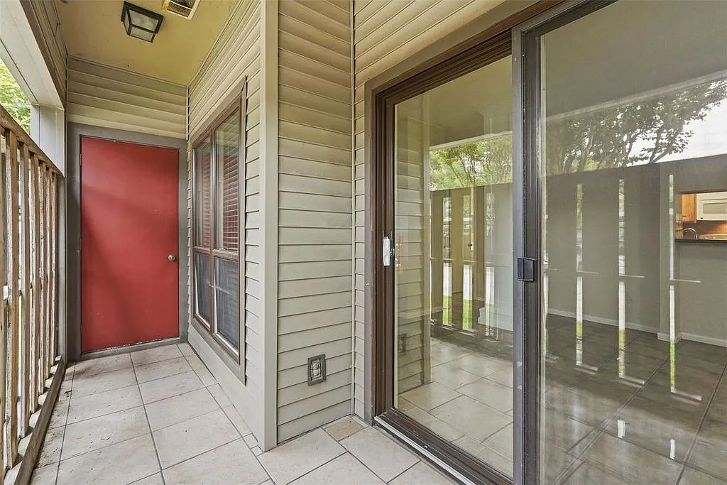 1 bed, 1.0 bath, 891 sqft, $1,200 — Photo 2