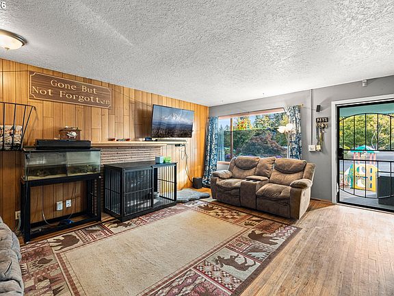 5th image of 605 SE 166th Pl