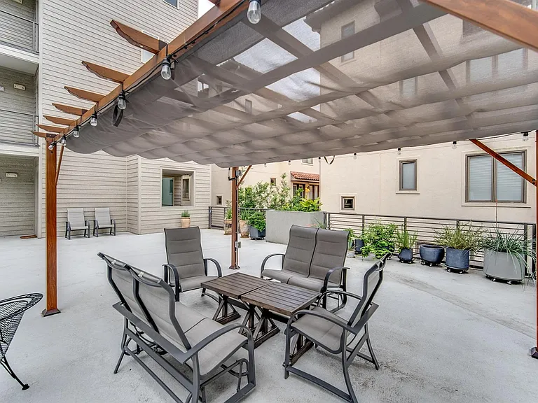 4819 Caroline St #308 — Photo 31