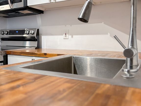 3rd image of 1208 16th St NE APT 3