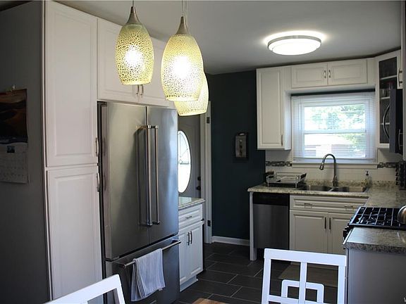 4th image of 63 Lynn St