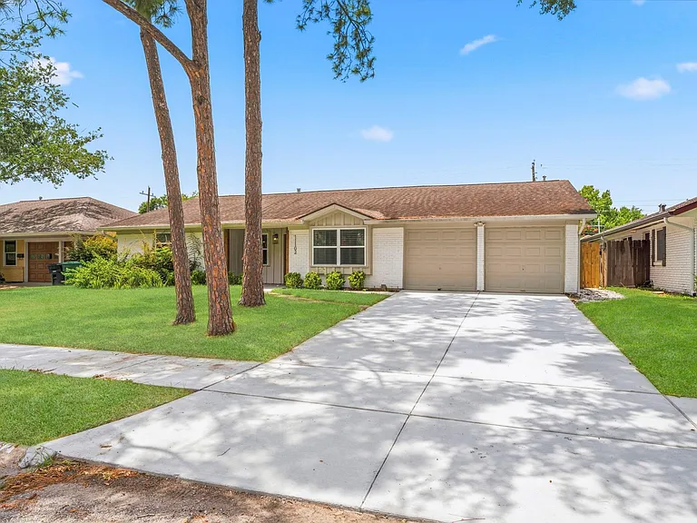 11102 Endicott Ln — Photo 2