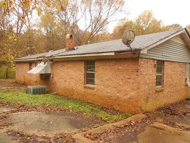 2nd image of 2576 Berryhill Rd