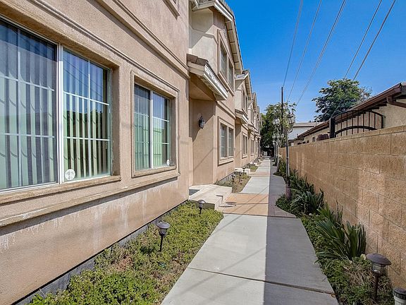 2nd image of 1918 Denton Ave