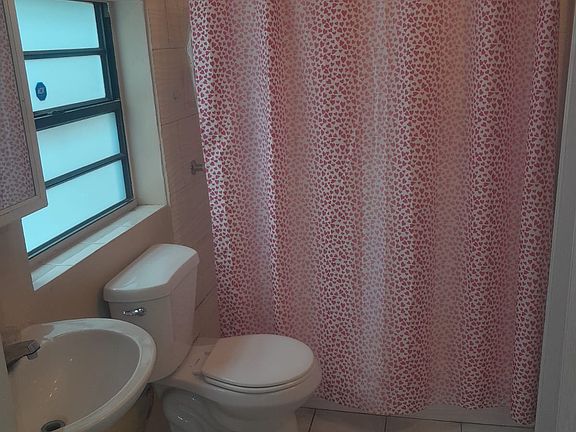 5th image of 3628 SW 6th St #1