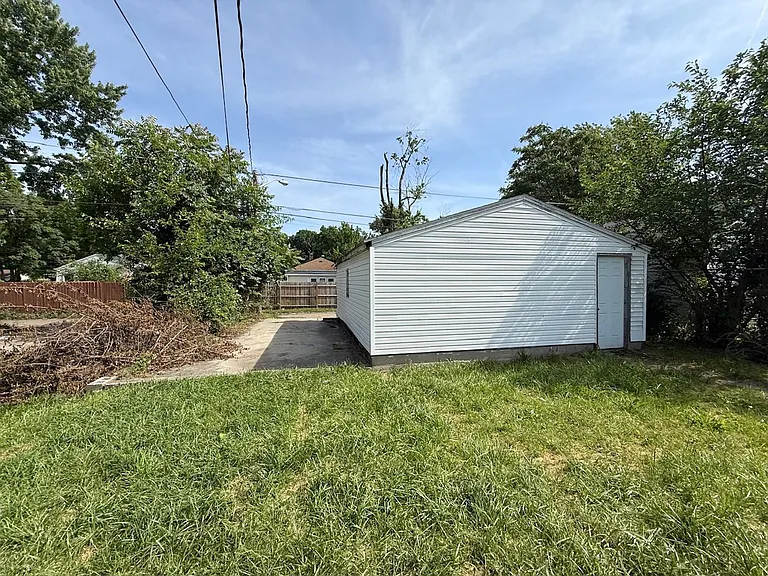 3920 E 30th St — Photo 18