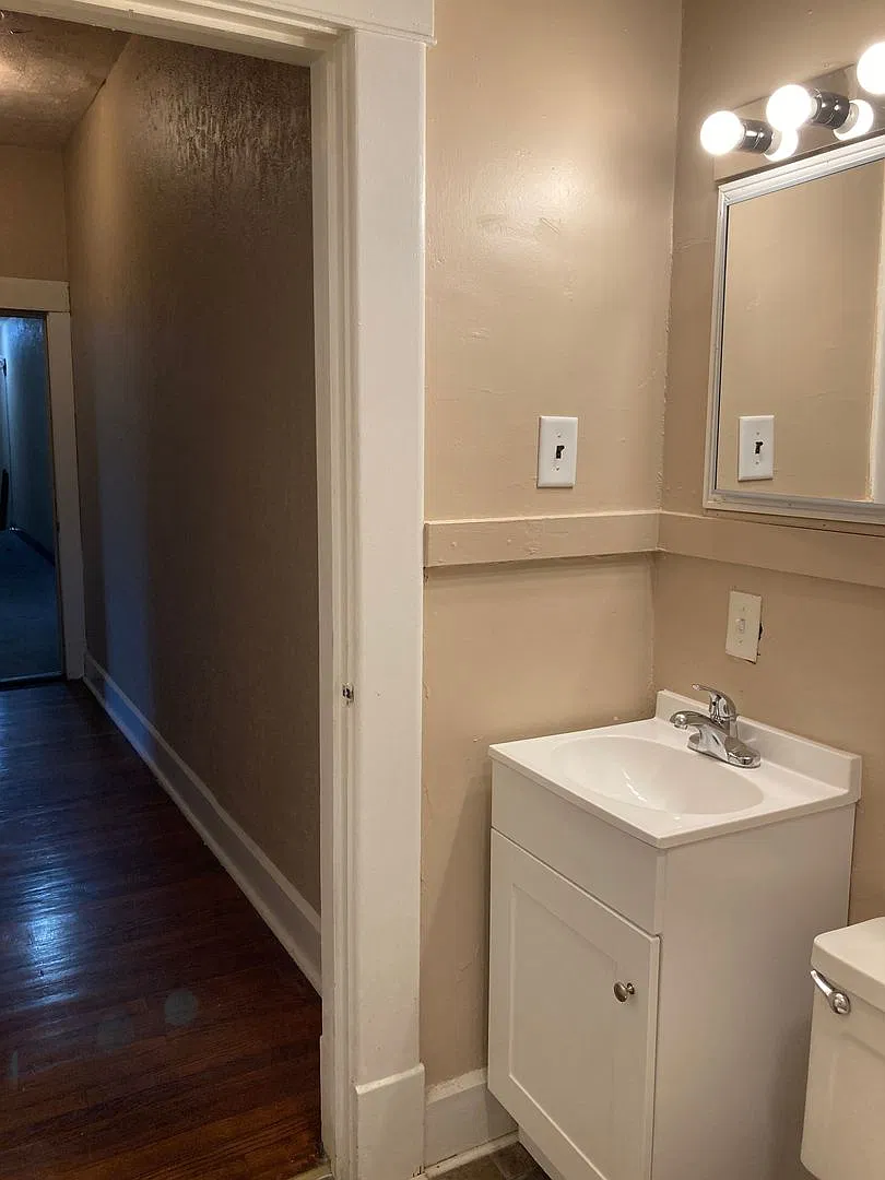 619 W. Howard St. — Photo 3