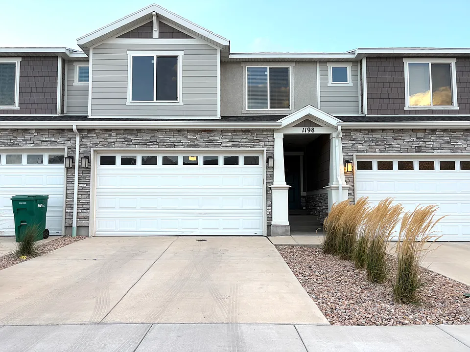1198 W Divide Dr
