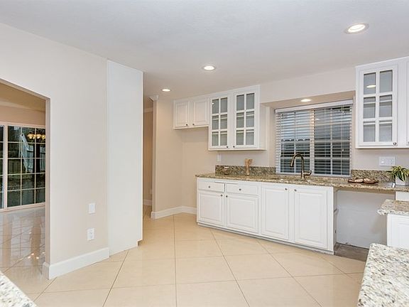 5th image of 171 E Grove St