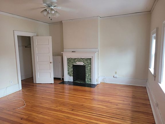 5th image of 918 E Knapp St #22