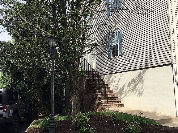 3rd image of 800 Newport Dr