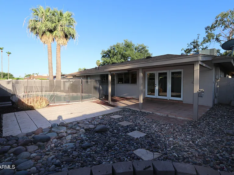 1910 E Manhatton Dr — Photo 14