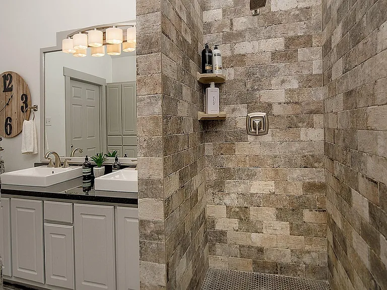 182 N Valley Oaks Cir — Photo 19