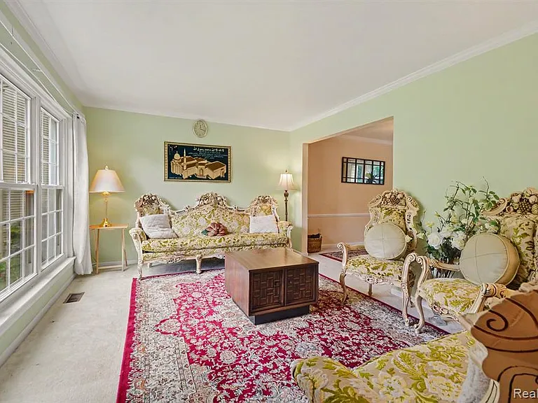 425 Thornridge Ct — Photo 16
