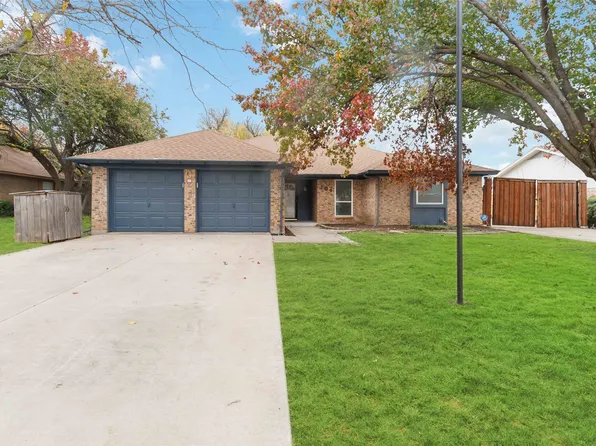 104 Amory Dr, Benbrook, TX 76126