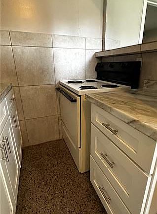4th image of 1060 SW 28th St #2