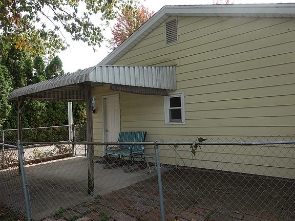 4th image of 1125 Spruce Ave