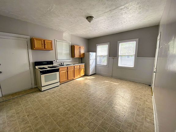 5th image of 66 Diamond Ave NE #1