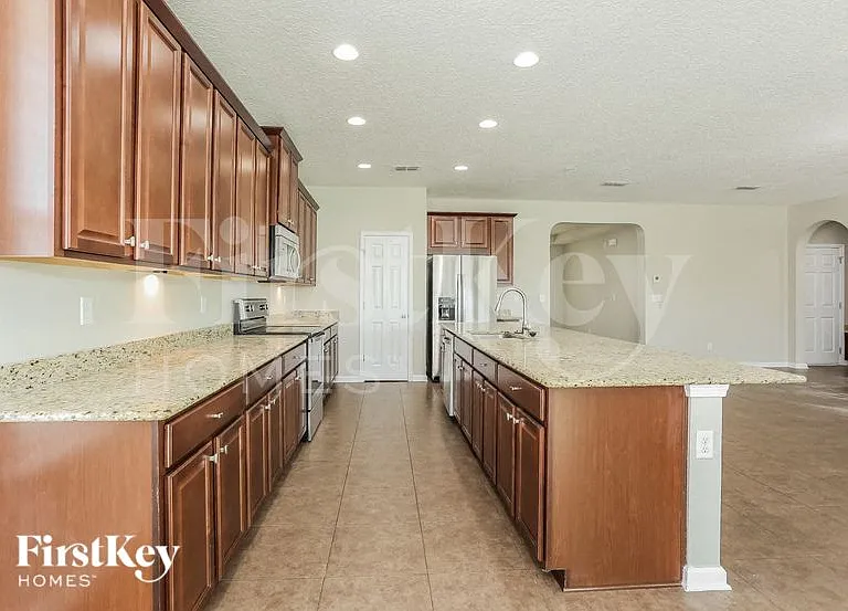 721 Reflection Cove Rd E — Photo 7
