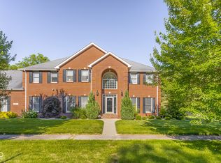 2561 Apple Blossom Ln, Columbus, IN 47201