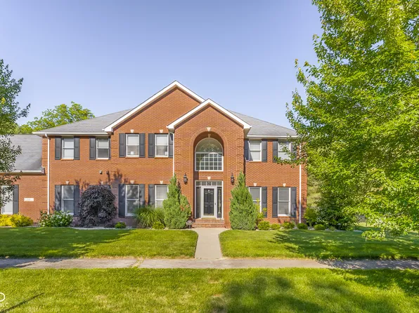 2561 Apple Blossom Ln, Columbus, IN 47201