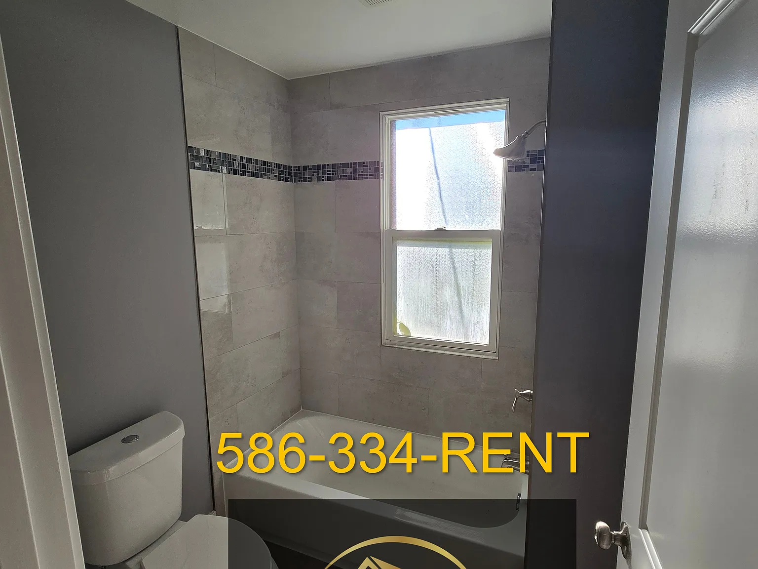 2253 Gladstone St — Photo 2
