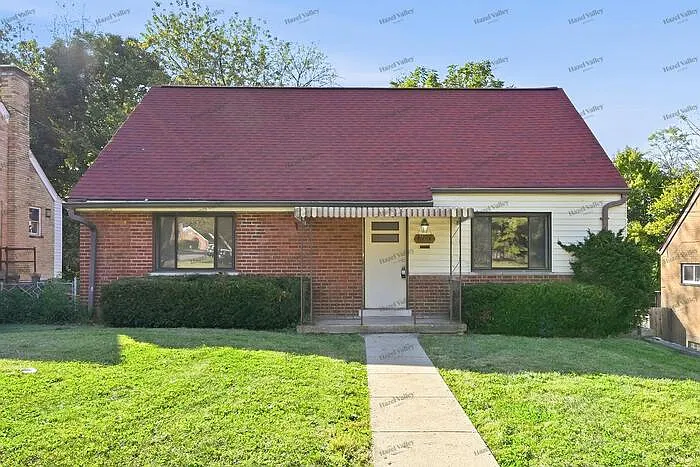 1121 Fashion Ave