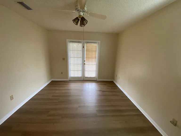 109 Cypress Dr E — Photo 8