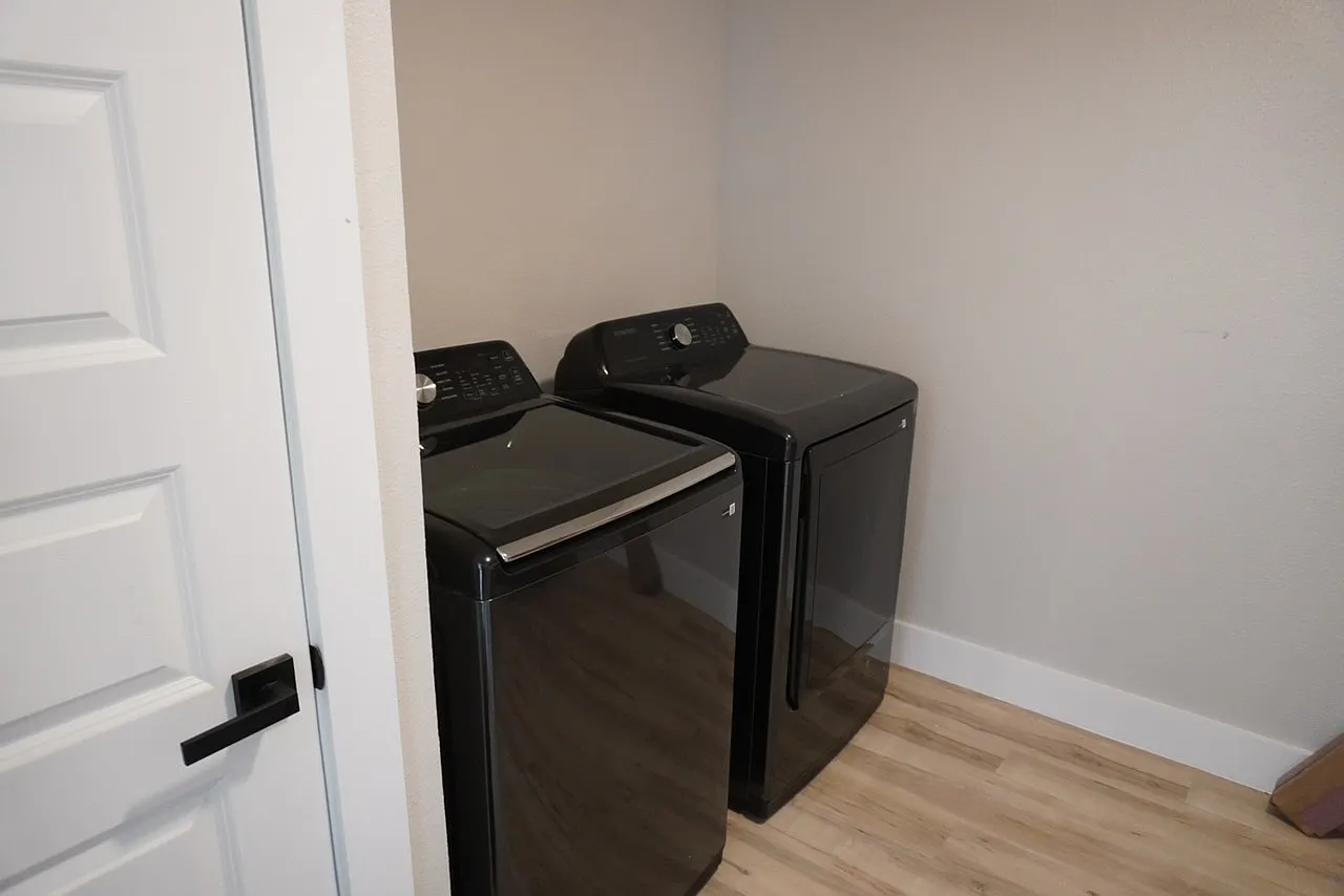 4 bed, 2300 sqft, $3,000 — Photo 4