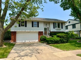 718 Wicker Ave, Streamwood, IL 60107