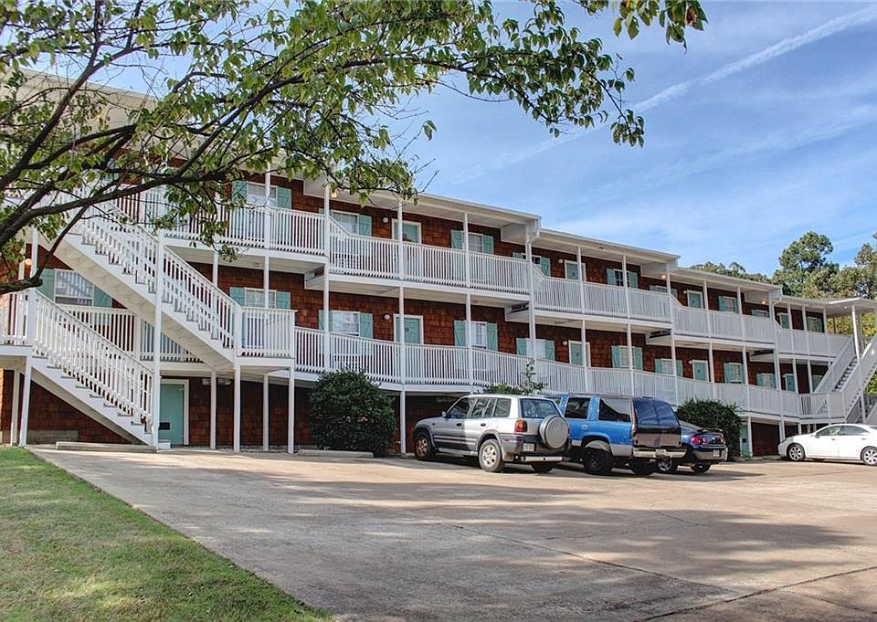 1st image of 944 N Storer Ave APT 11
